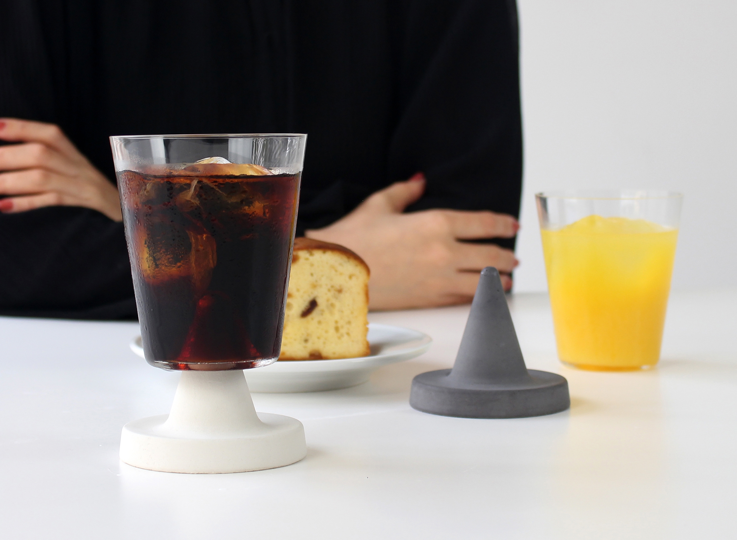 OUTOTSU glass and coaster set by UMENODESIGN INC